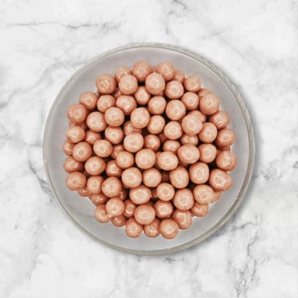 Billes de cereales blanc fraise-Photoroom Billes de cereales blanc fraise-Photoroom